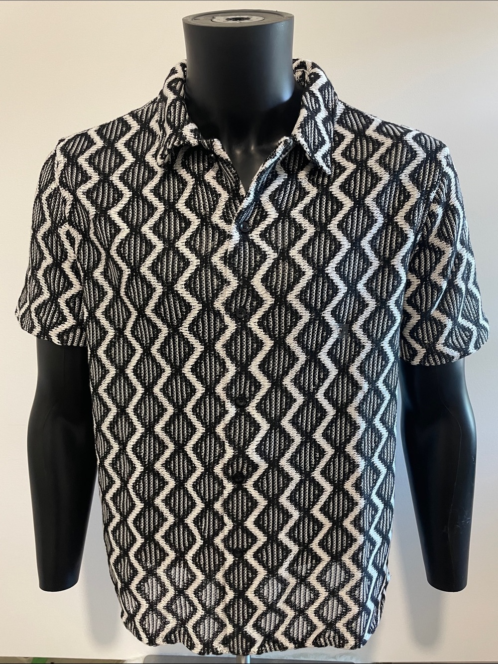 Express Black & White Geometric Short-Sleeve Button-Down Shirt